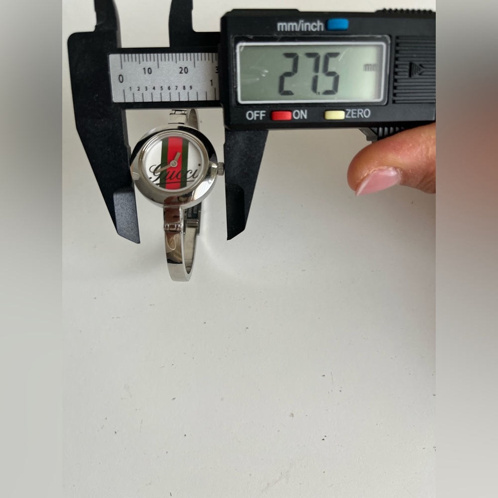 Gucci bangle 105 ladies Watch model YA105518 sherry line. - Picture 11 of 15